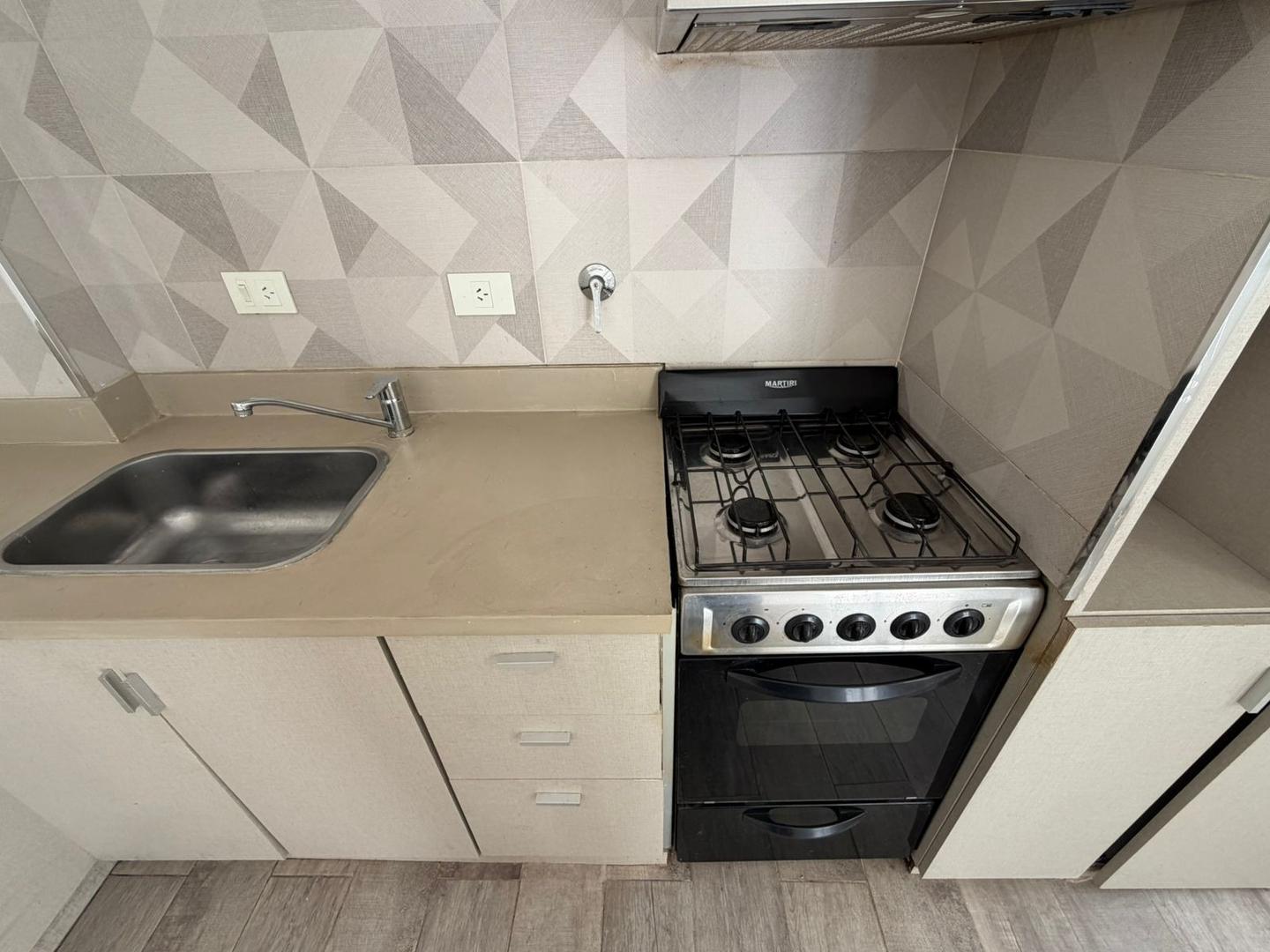 EXCELENTE DEPARTAMENTO 2 AMBIENTES CON PATIO EN ALQUILER