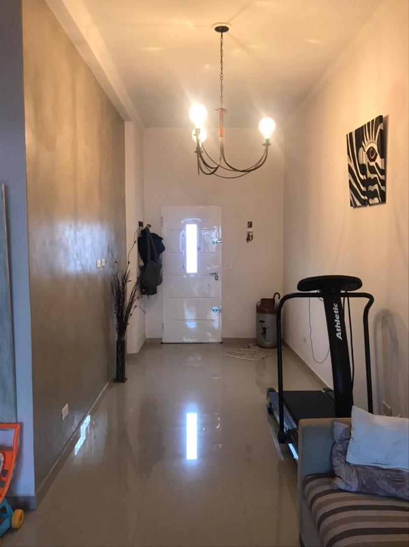 Hermosa casa americana con piscina, totalmente reciclada 