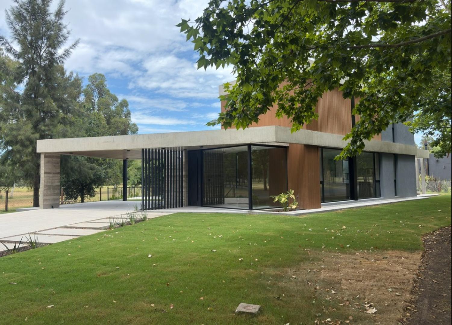 Casa en venta en Club Miralagos