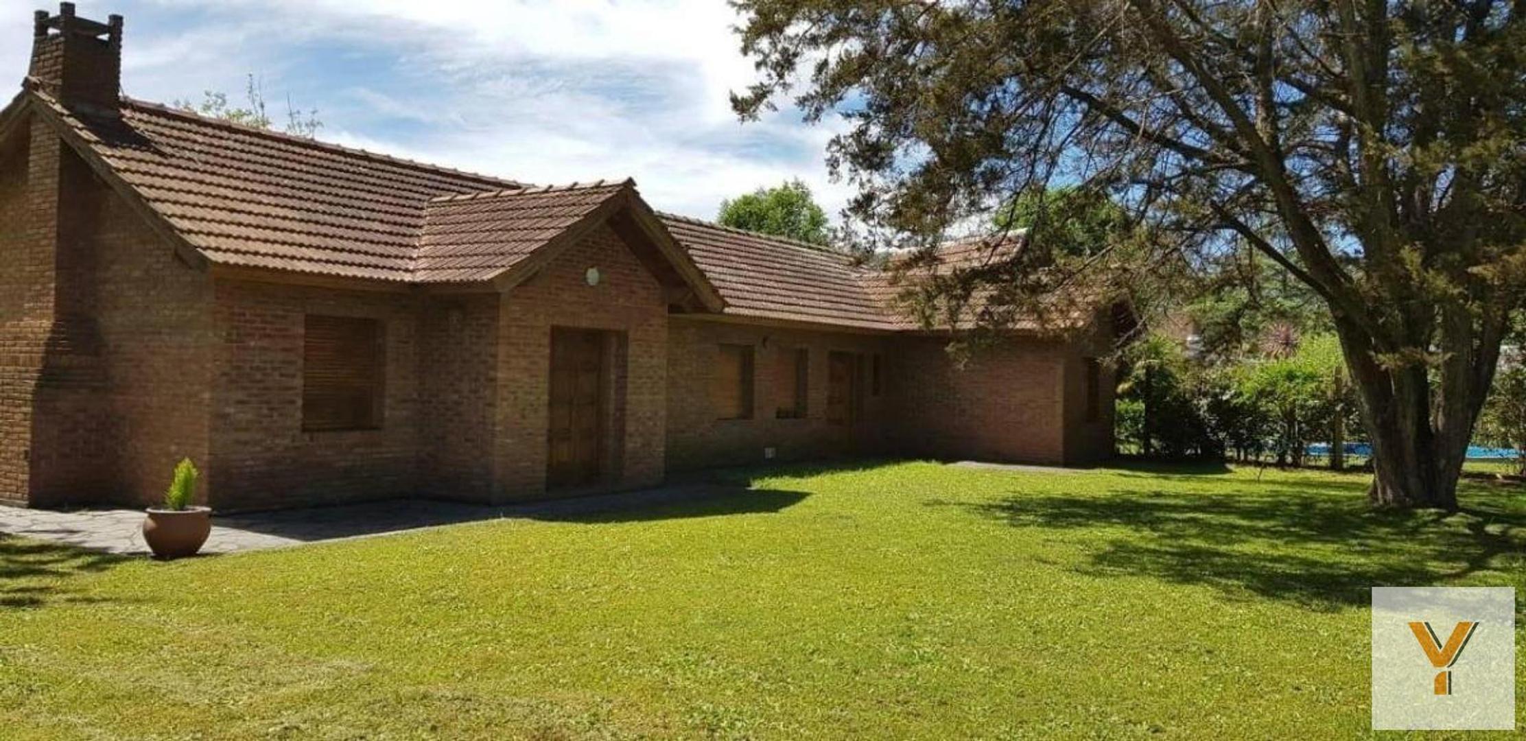 Casa en venta - 3 Dormitorios 3 Baños - 1.251Mts2 - Chivilcoy