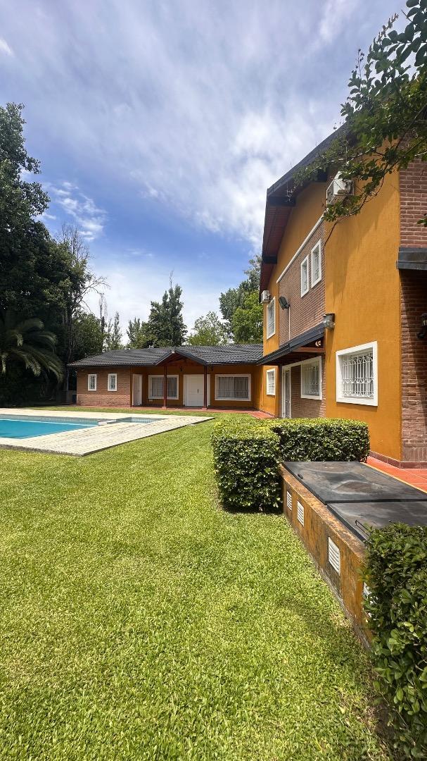 Casa 5 ambientes con 5 baños