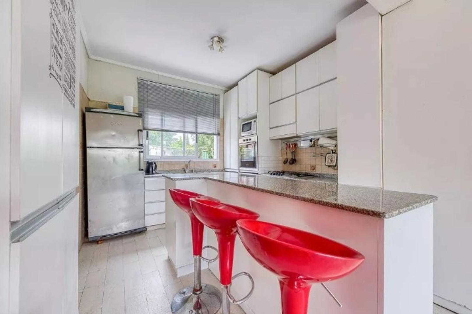 Casa en Venta con 4 cocheras