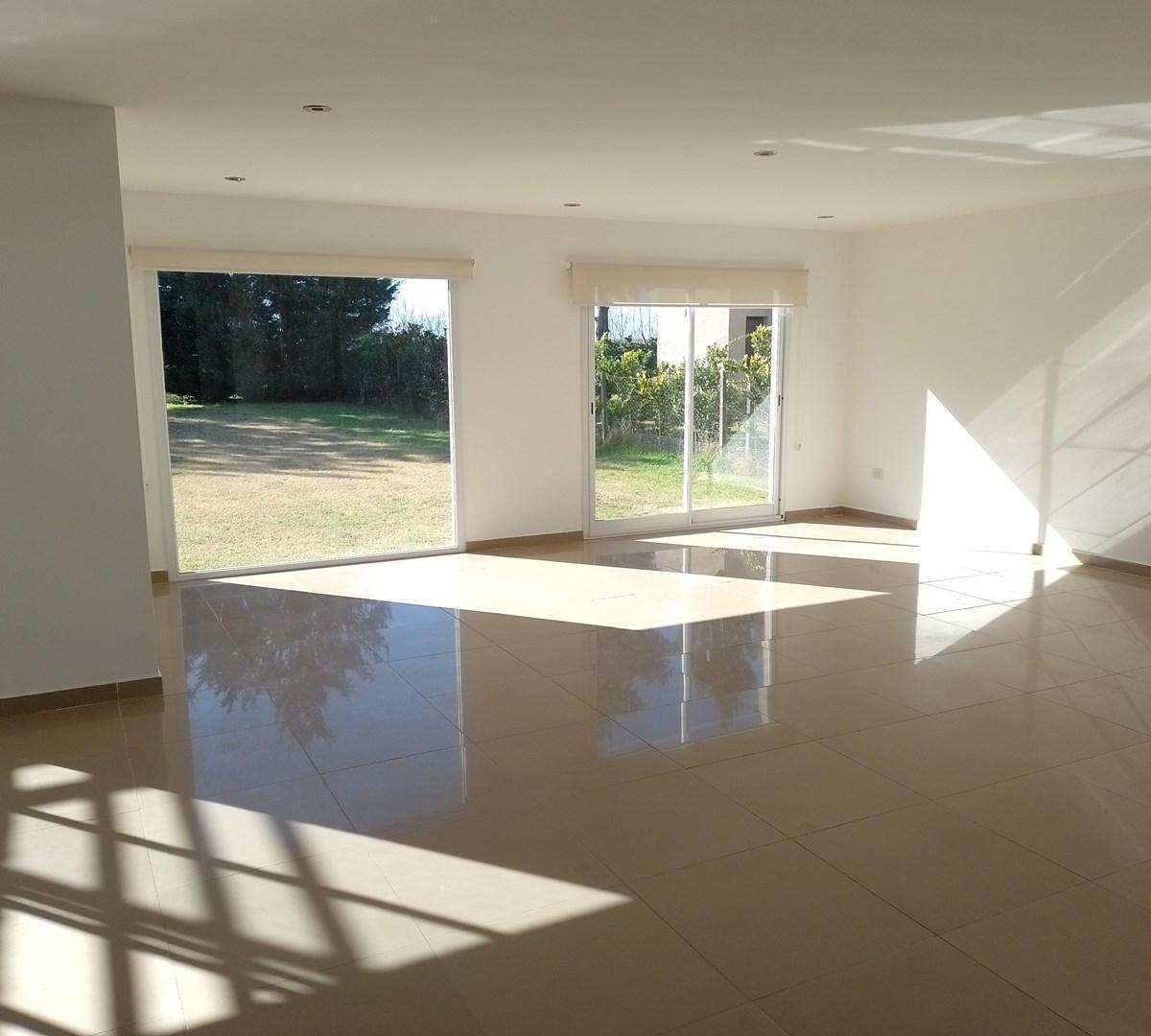 Casa 4 ambientes con 4 baños