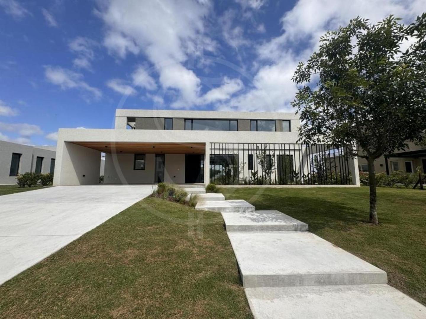 CASA EN VENTA BARRIO LA CALESA PILARA CON VISTA AL GOLF