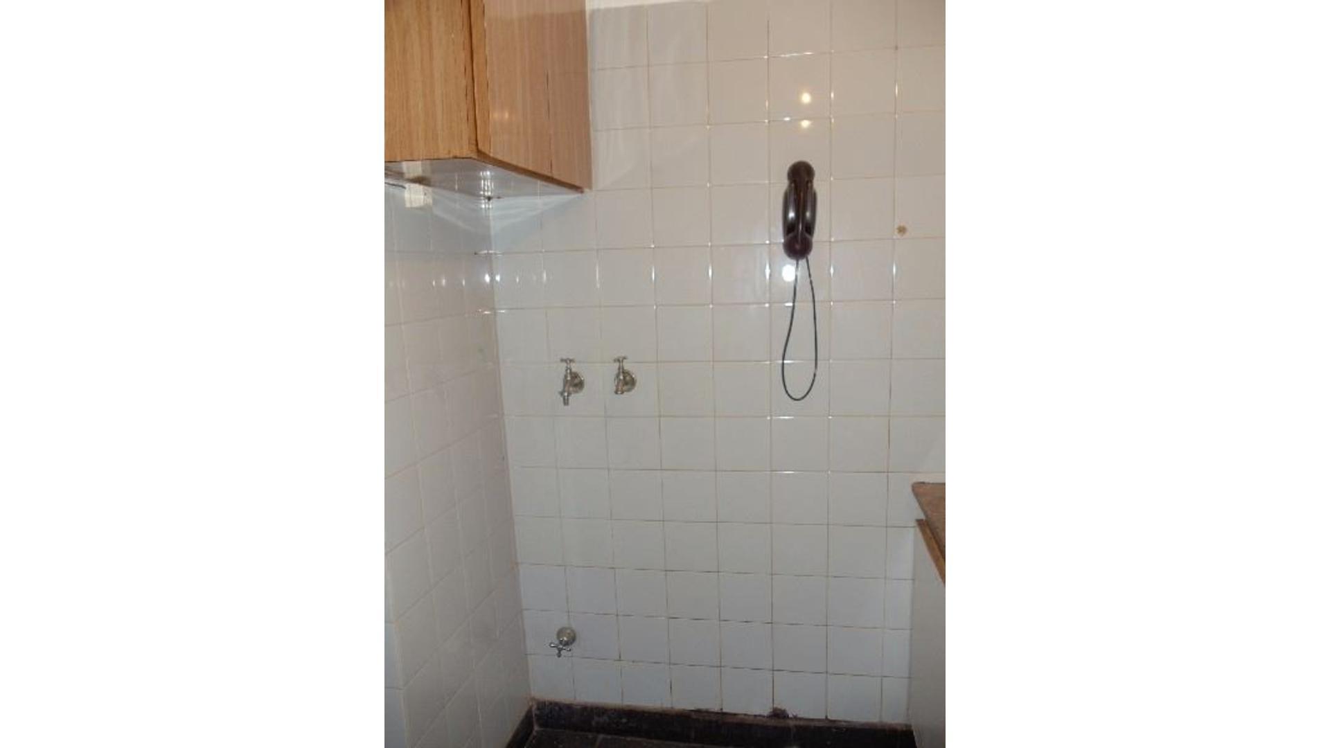 Monoambiente. Excelente zona. Disponible a partir de Marzo.