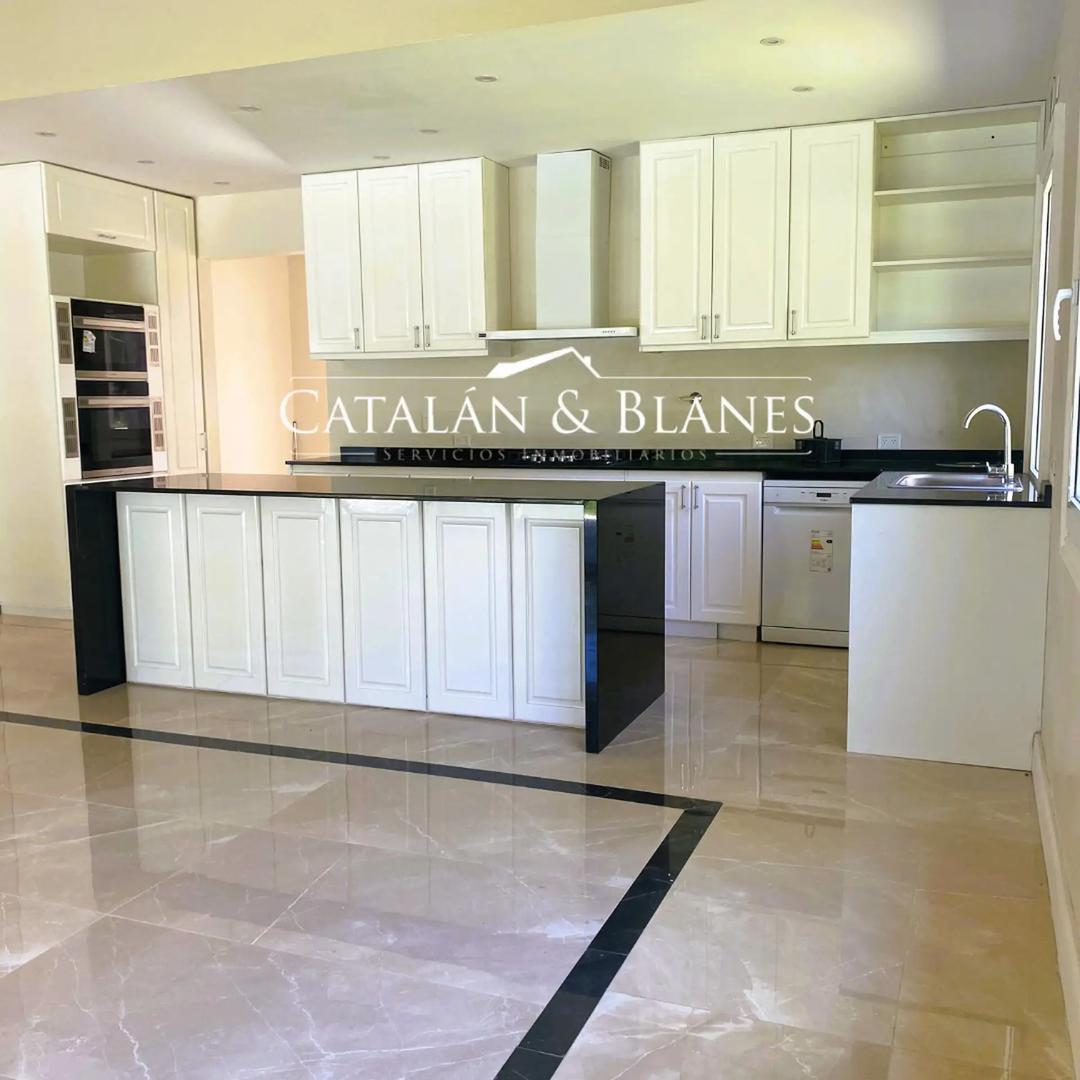 Casa en Venta en Club Miralagos, USD 330.000