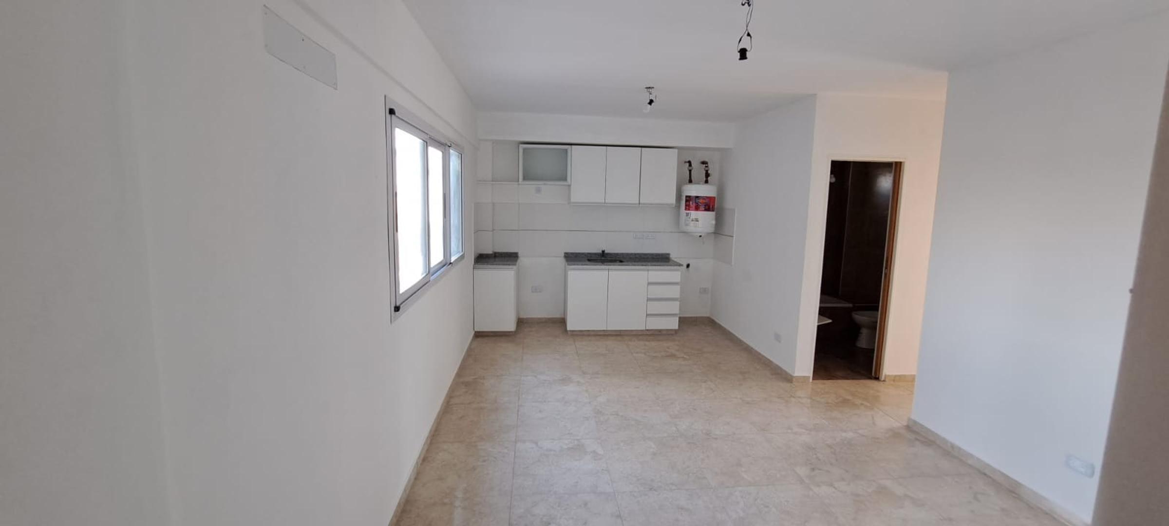 DEPARTAMENTO DOS AMBIENTES CON BALCON Y COCHERA