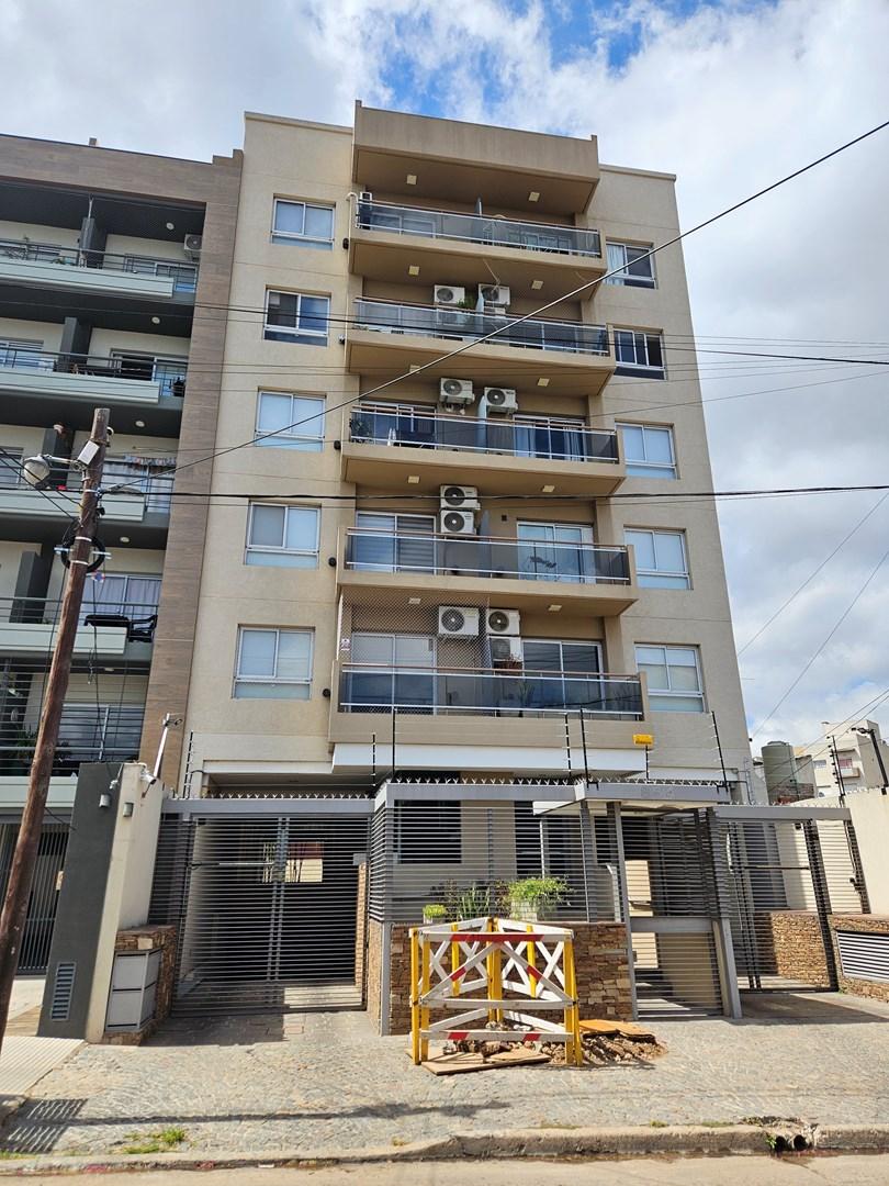 Departamento 3 ambientes con cochera, terraza propia con quincho en venta Villa Bosch