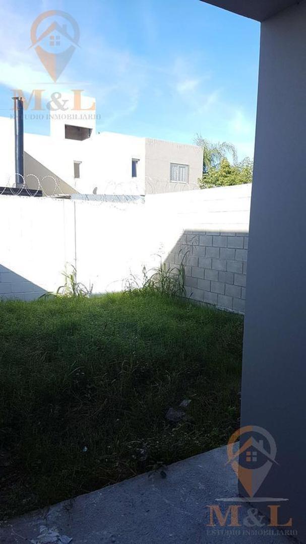 Casa en Alquiler con 1 cochera