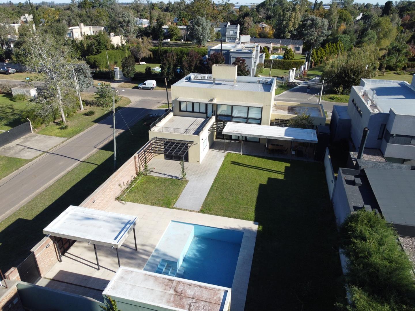 Casa 4 ambientes con 4 baños