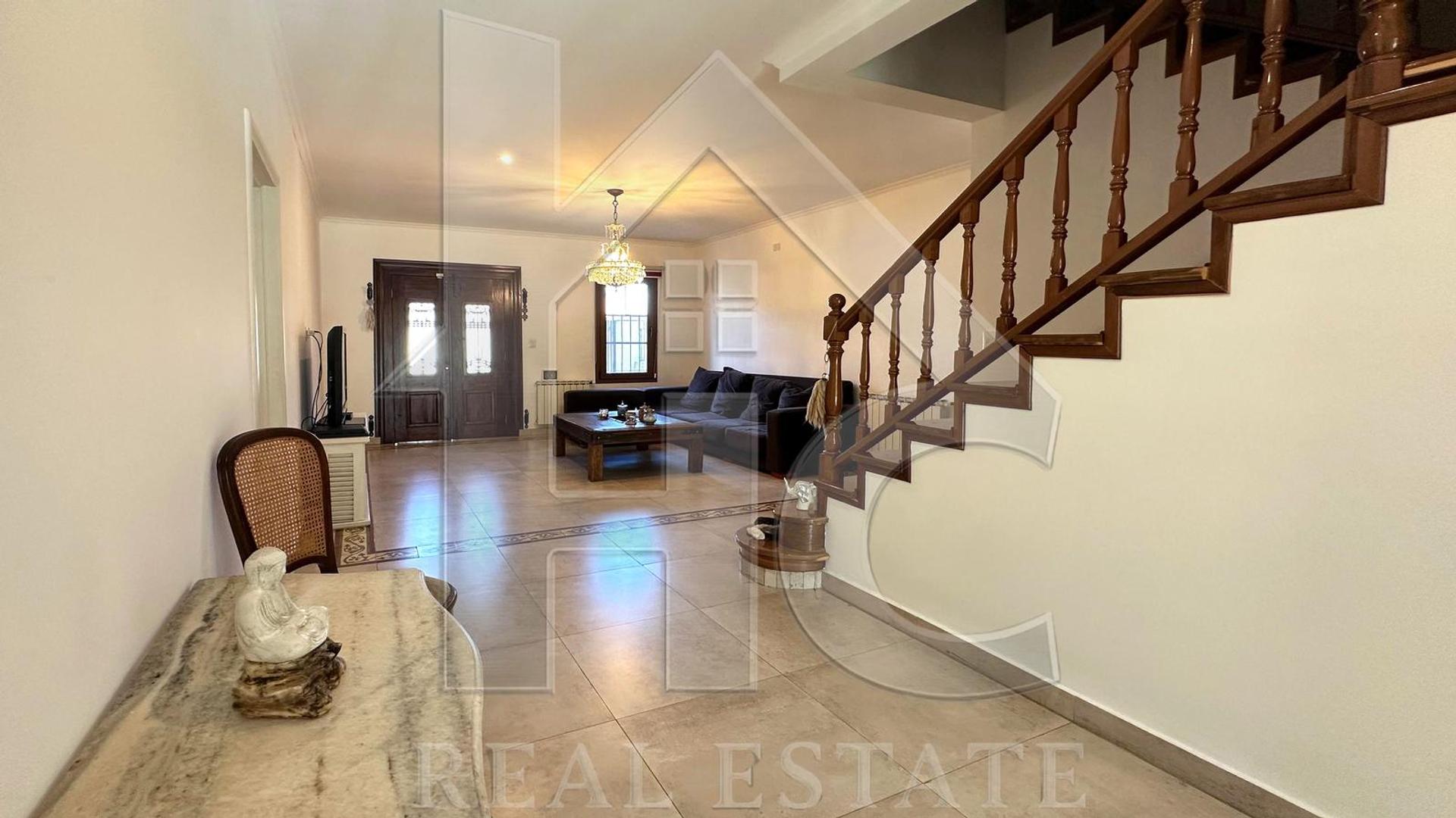 VENTA -Chalet- 7 ambientes- de Categoria