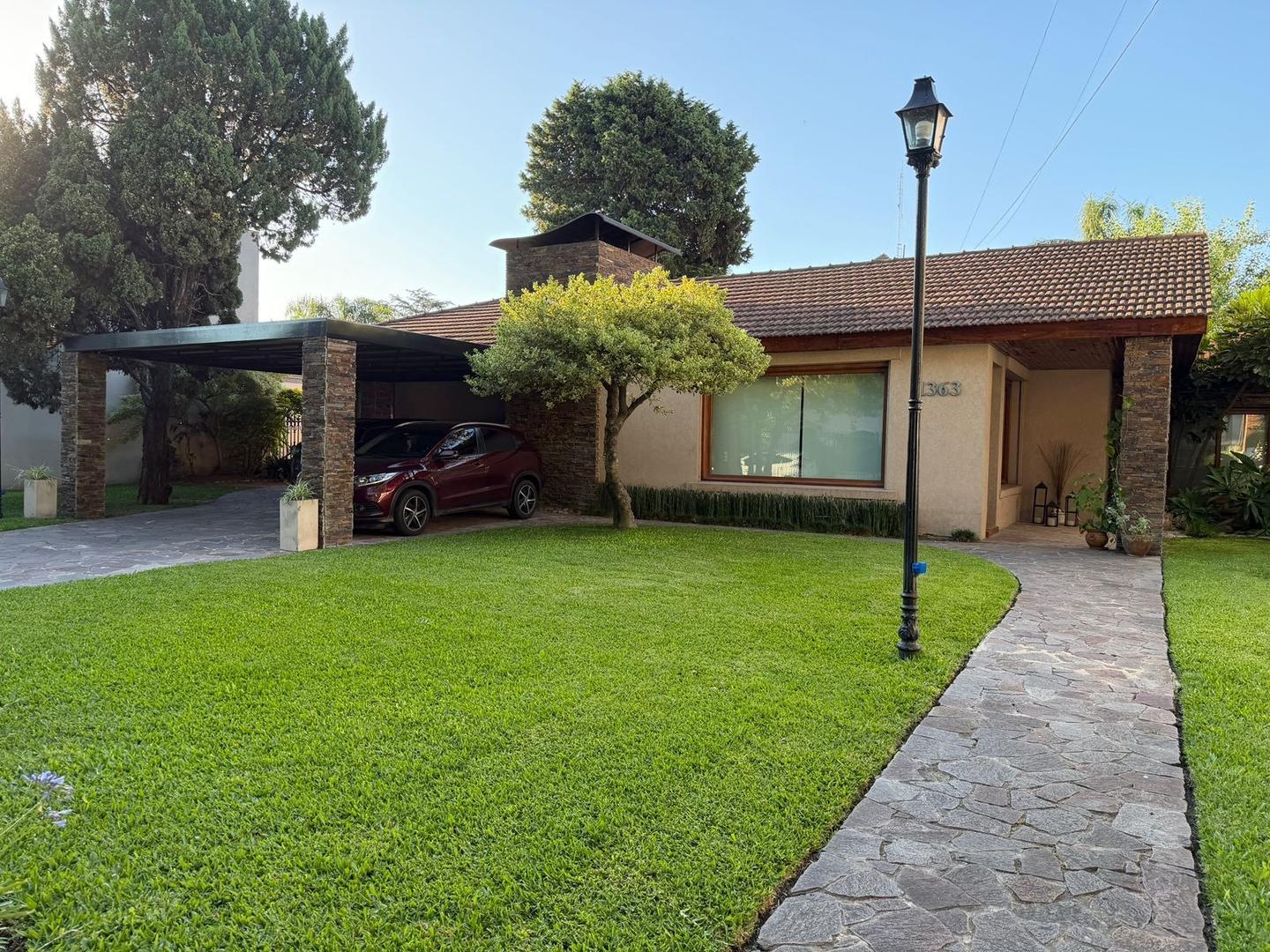 Casa en Venta con 7 cocheras