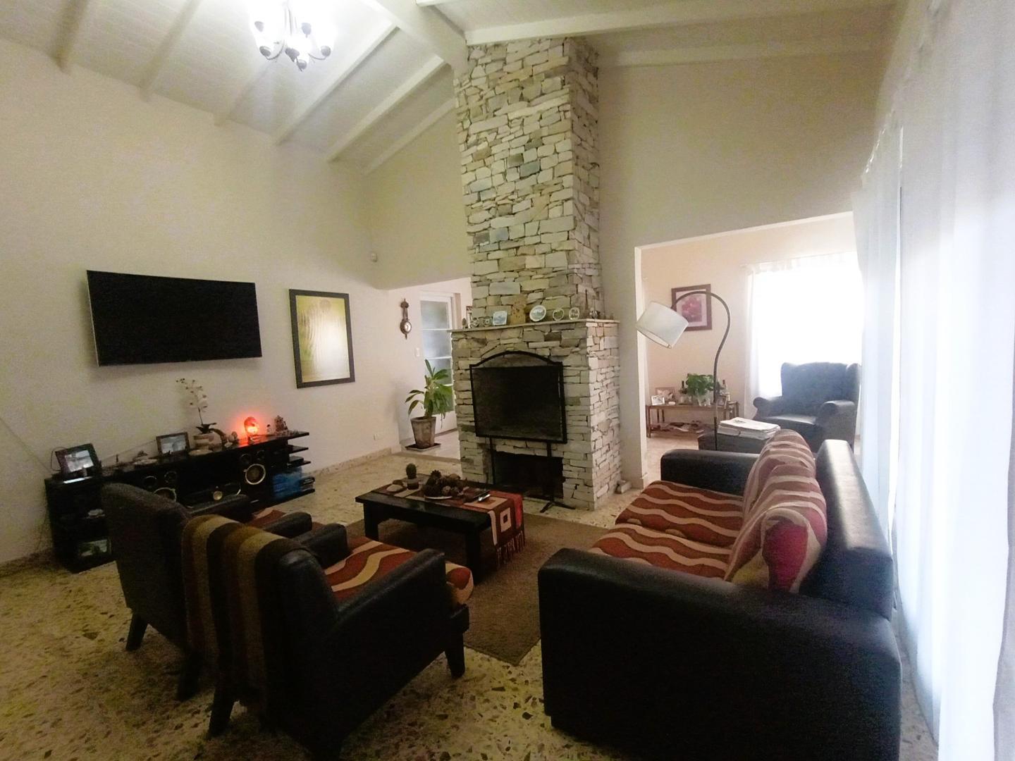 Casa en Venta en La Reja, USD 130.000