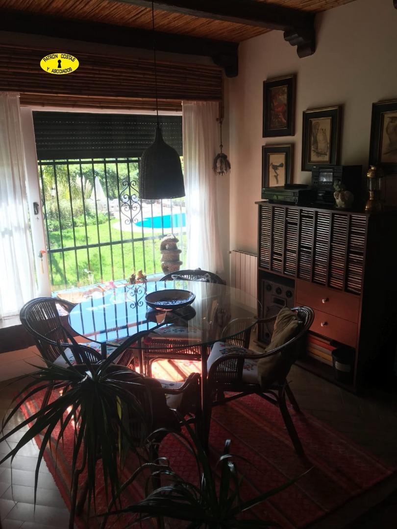 Casa en Venta con 4 cocheras