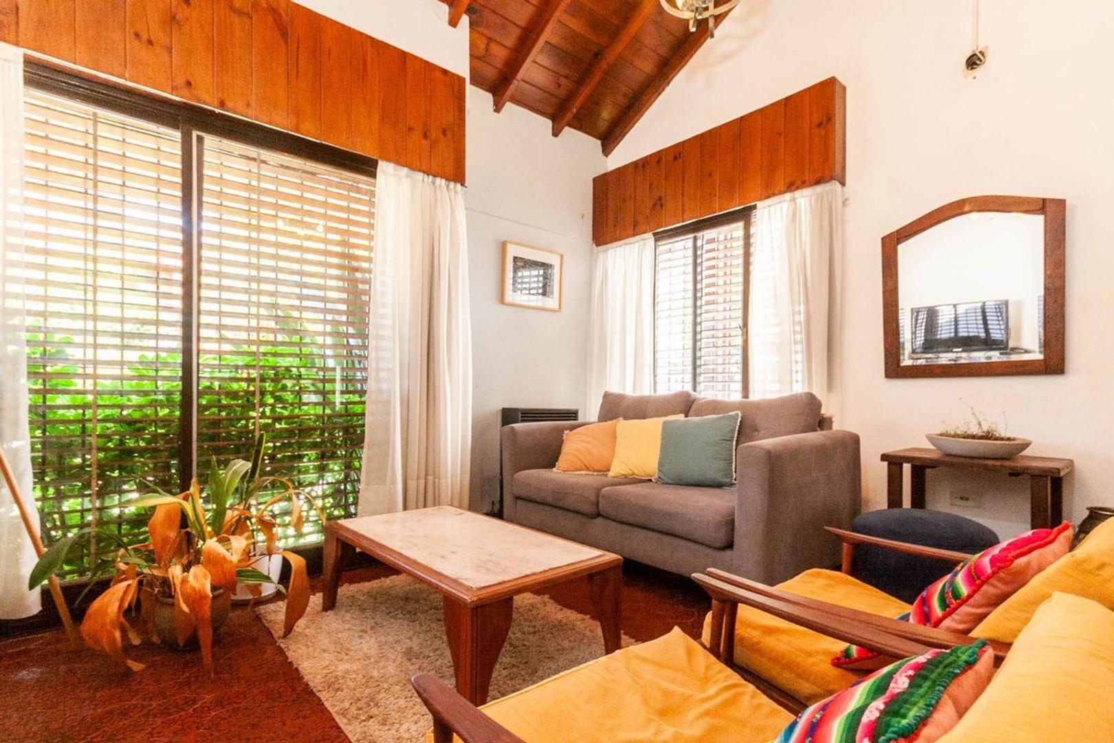 Casa en Venta en Adrogue, USD 152.000