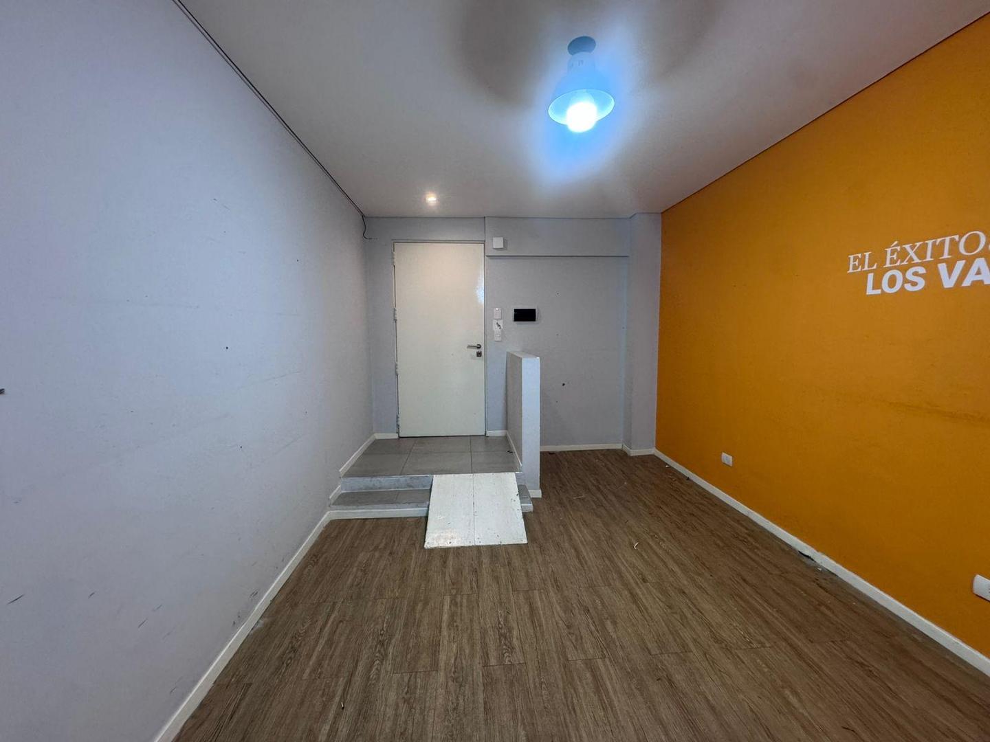 Oficina 3 ambientes con 1 baño