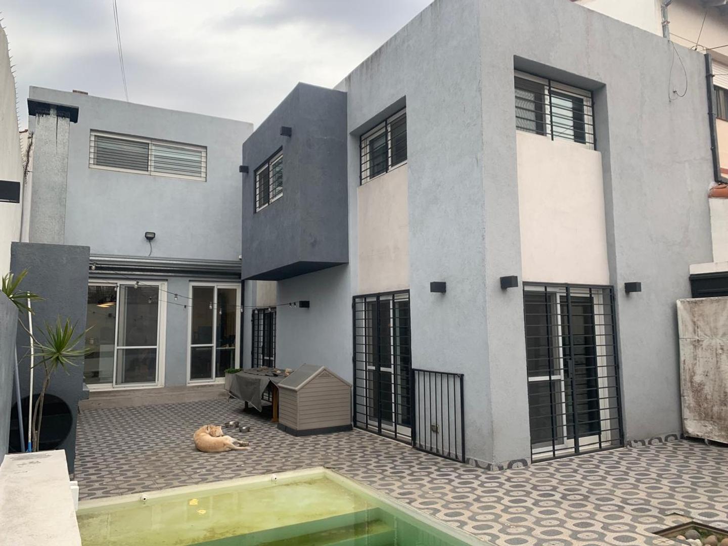 Moderna y hermosa casa, 4 dormis (1 suite), piscina