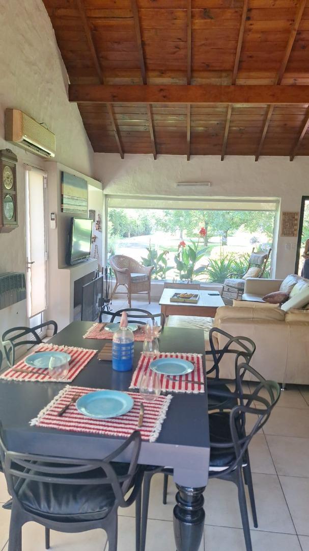 Casa 3 ambientes con 2 baños