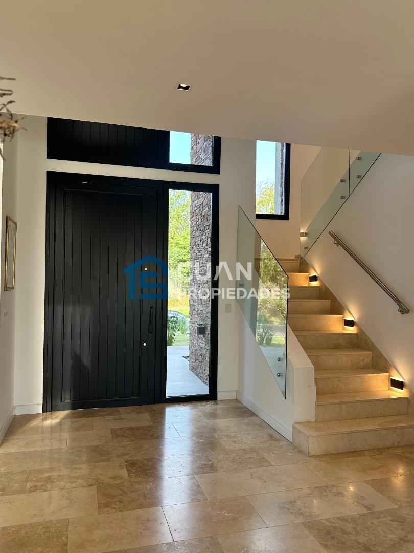 Casa en Venta con 5 cocheras