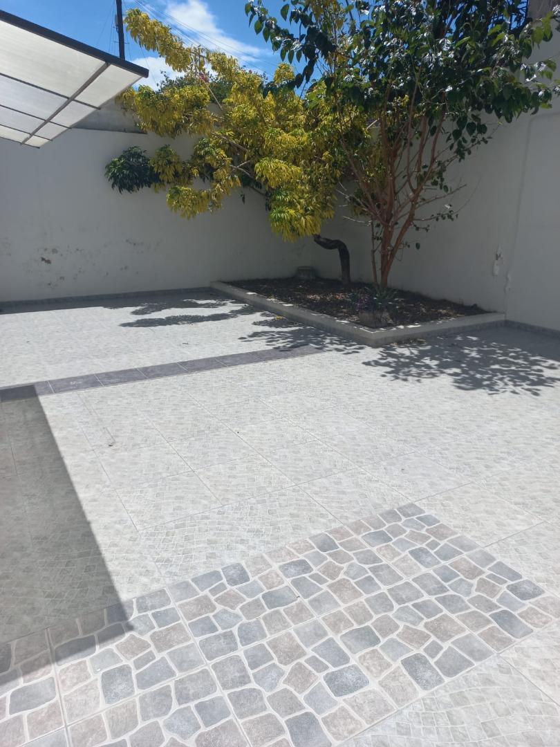 DEPARTAMENTO 2 AMBIENTES CON PATIO Y COCHERA