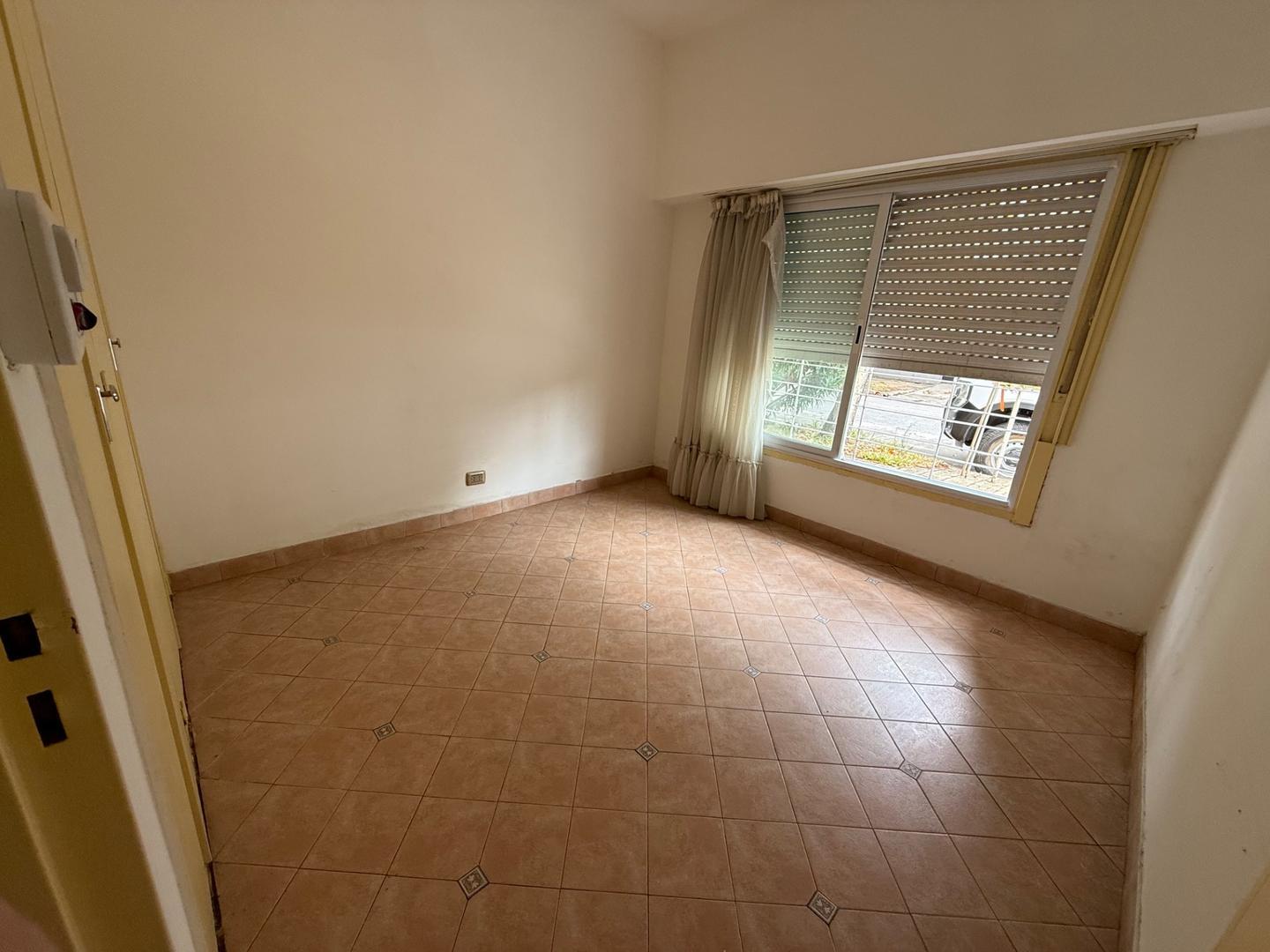 Departamento en Alquiler en Bernal Oeste, $ 650.000