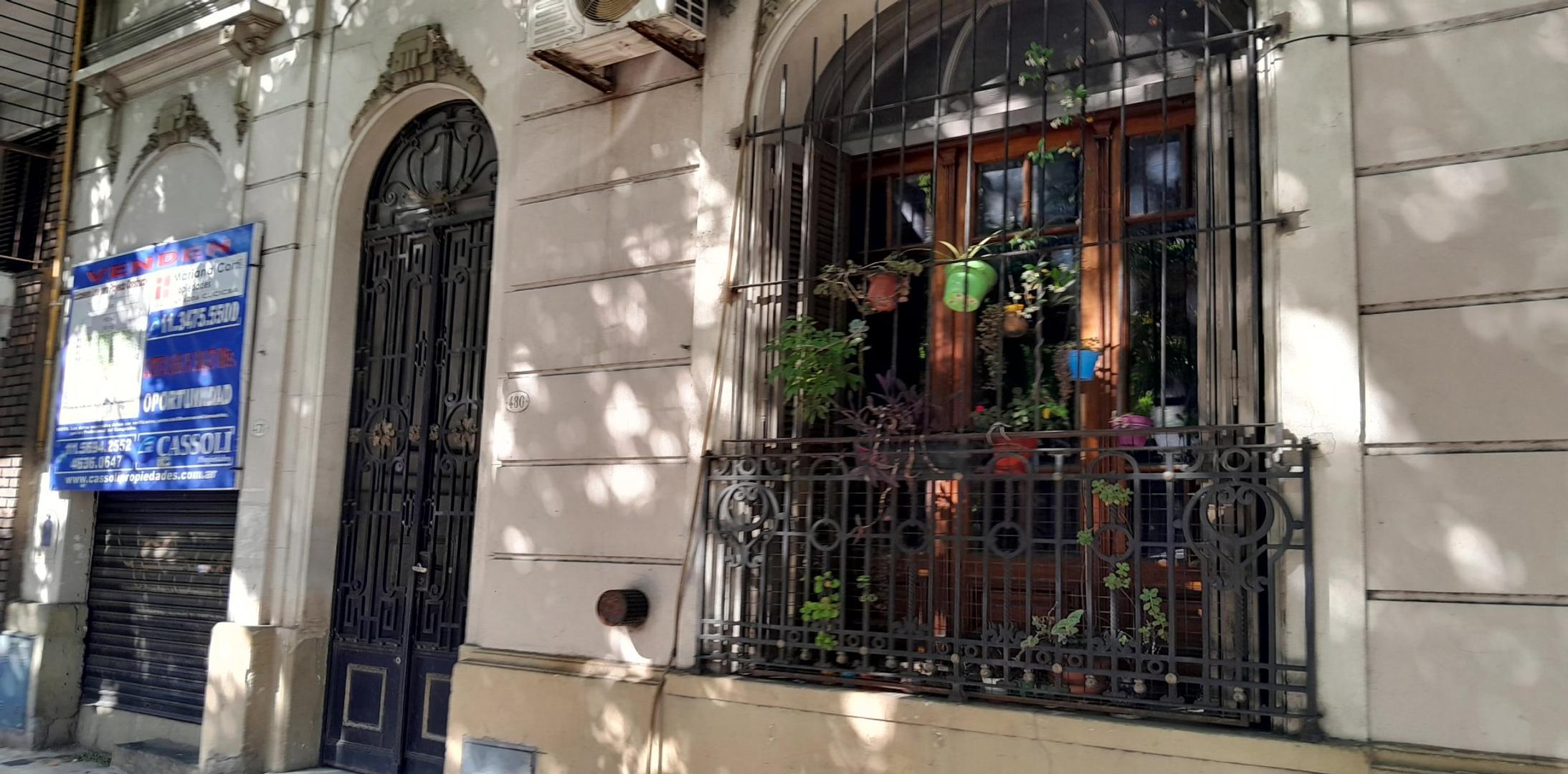 Casa 5A Gje. Patio Fondo Libre a Refaccionar  Carabobo 400