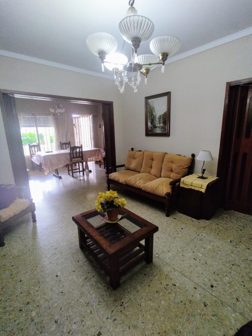 Casa 6 ambientes con 3 baños