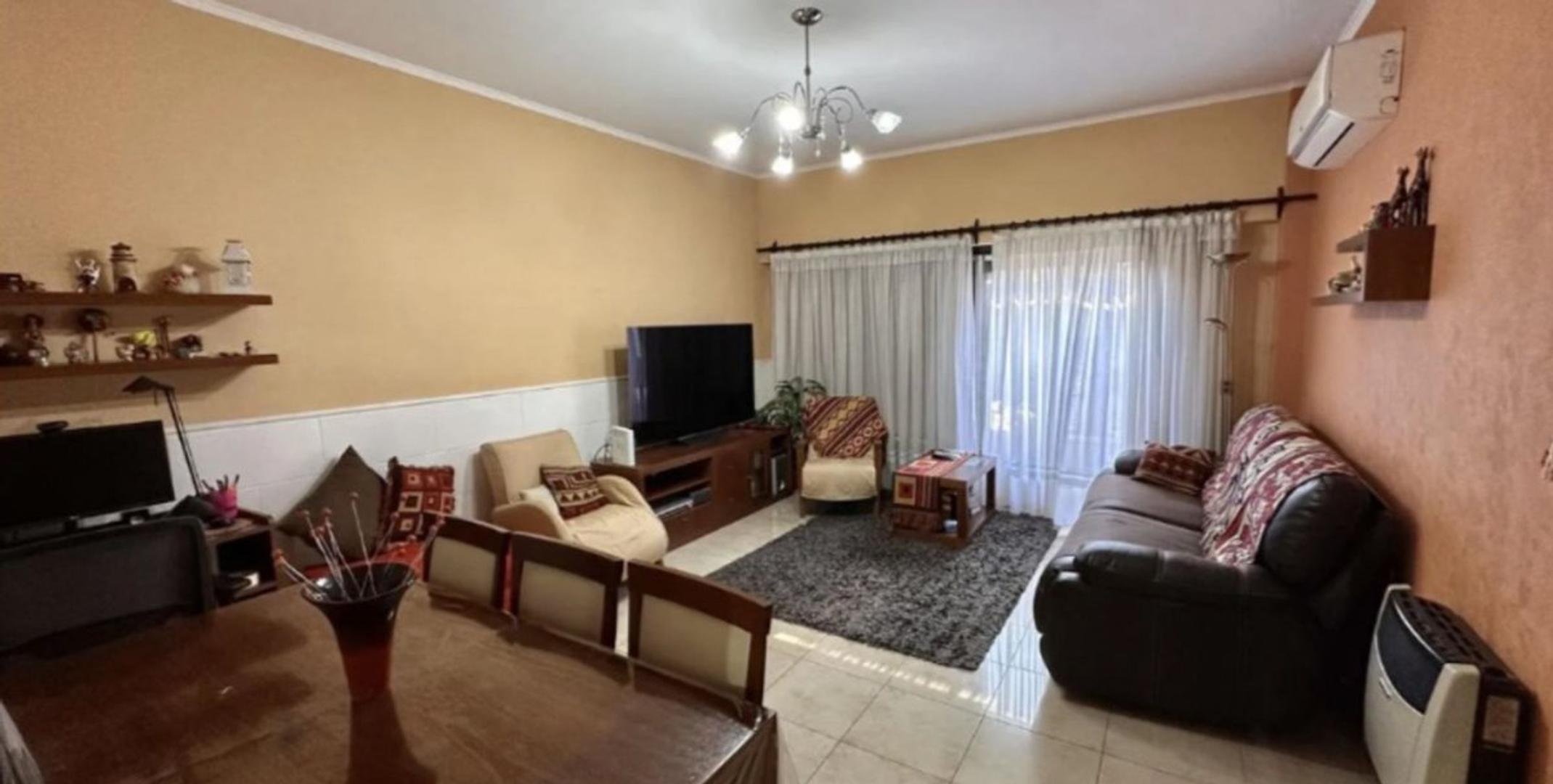 Venta casa 4 Amb. con Quincho en Lomas del Mirador