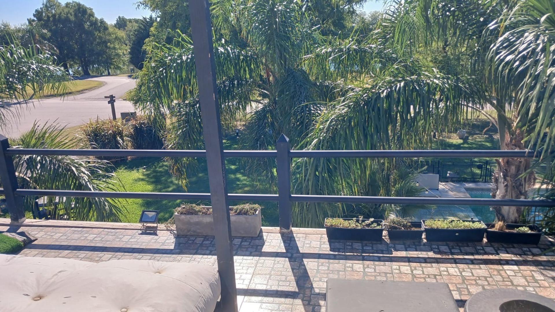 Avenida Del Lago 100