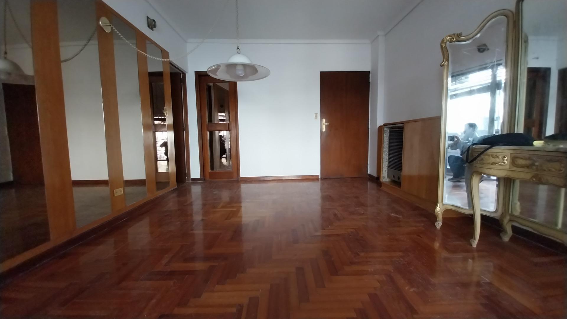 Departamento en Venta en Parque Centenario, USD 155.000