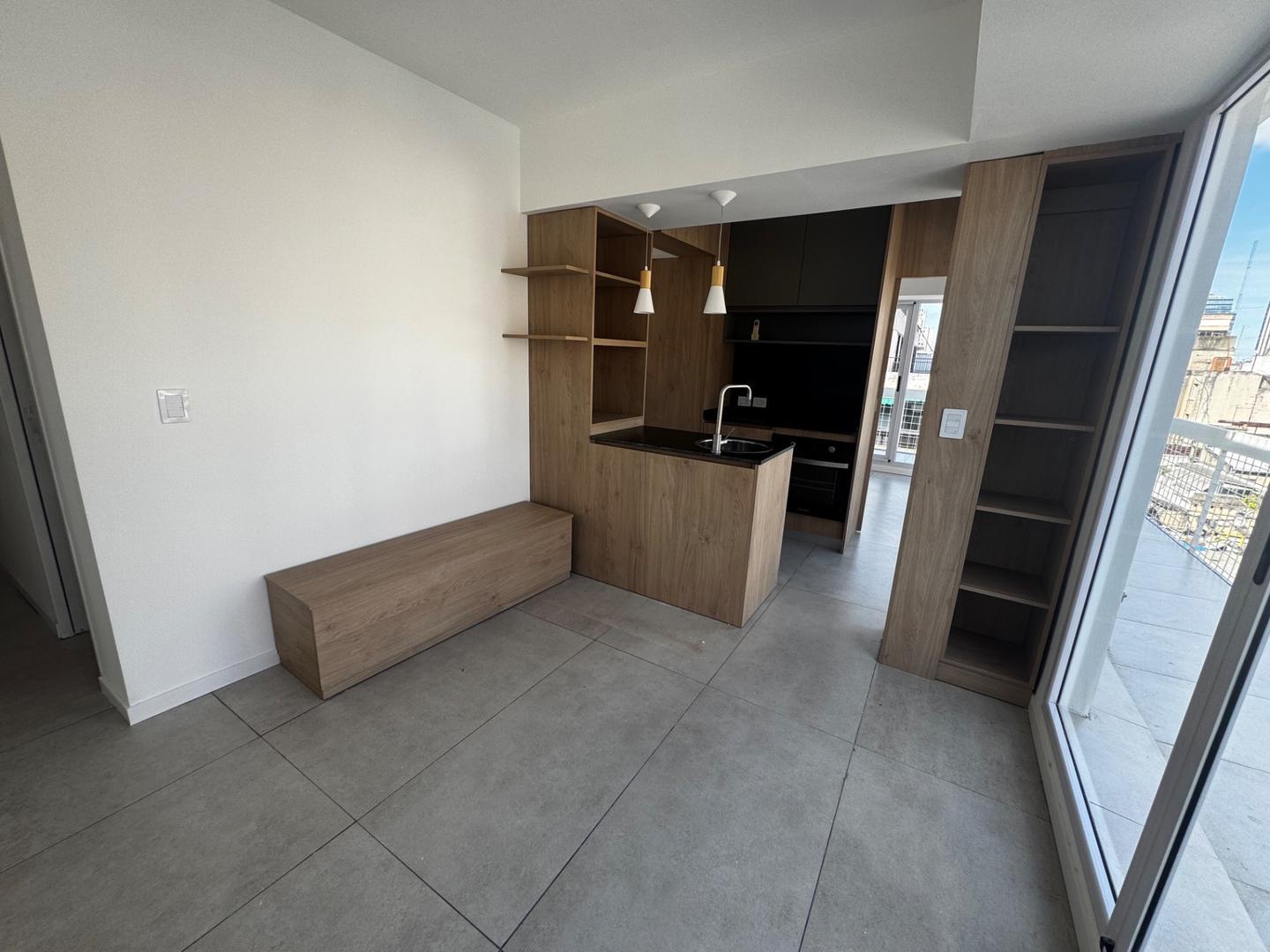 PISO ALTO, DEPARTAMENTO 2 AMBIENTE MICROCENTRO, GRAN BALCON