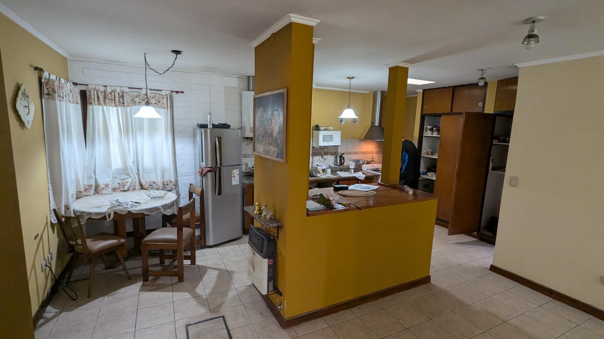Venta Casa + Local y Garaje en - Uriarte Al 200, Lanús o