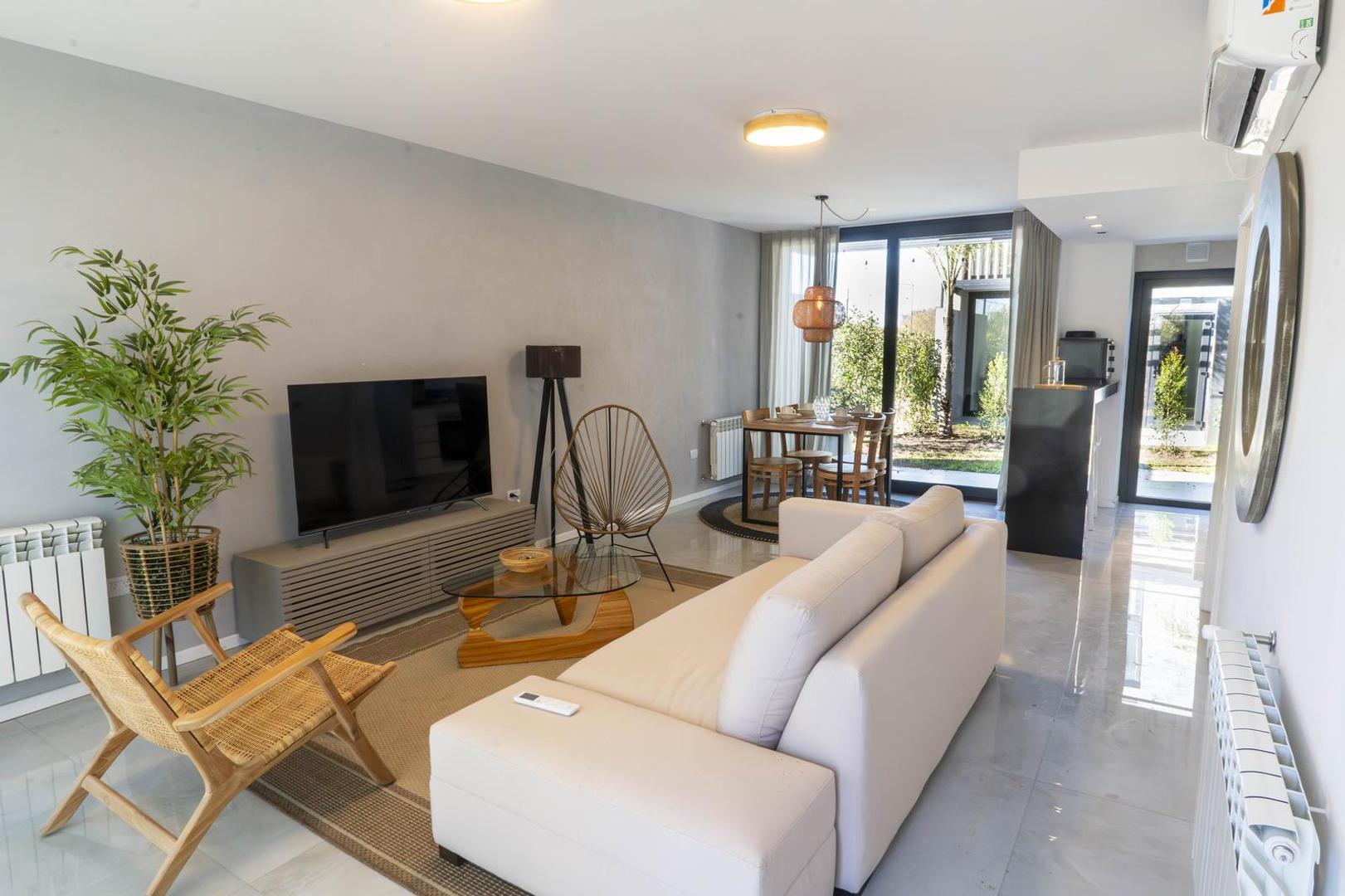 Casa Triplex en Alquiler y/o Venta, de 3 Dormitorios, en Tigre, Gba Norte.