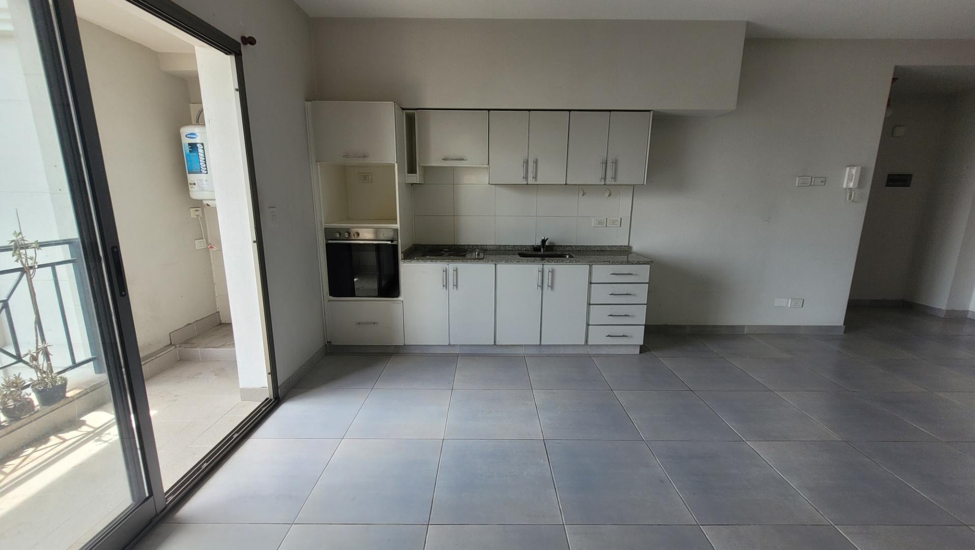 DEPTO 2 AMB AL FRENTE CON COCHERA . VILLA BALLESTER CENTRO