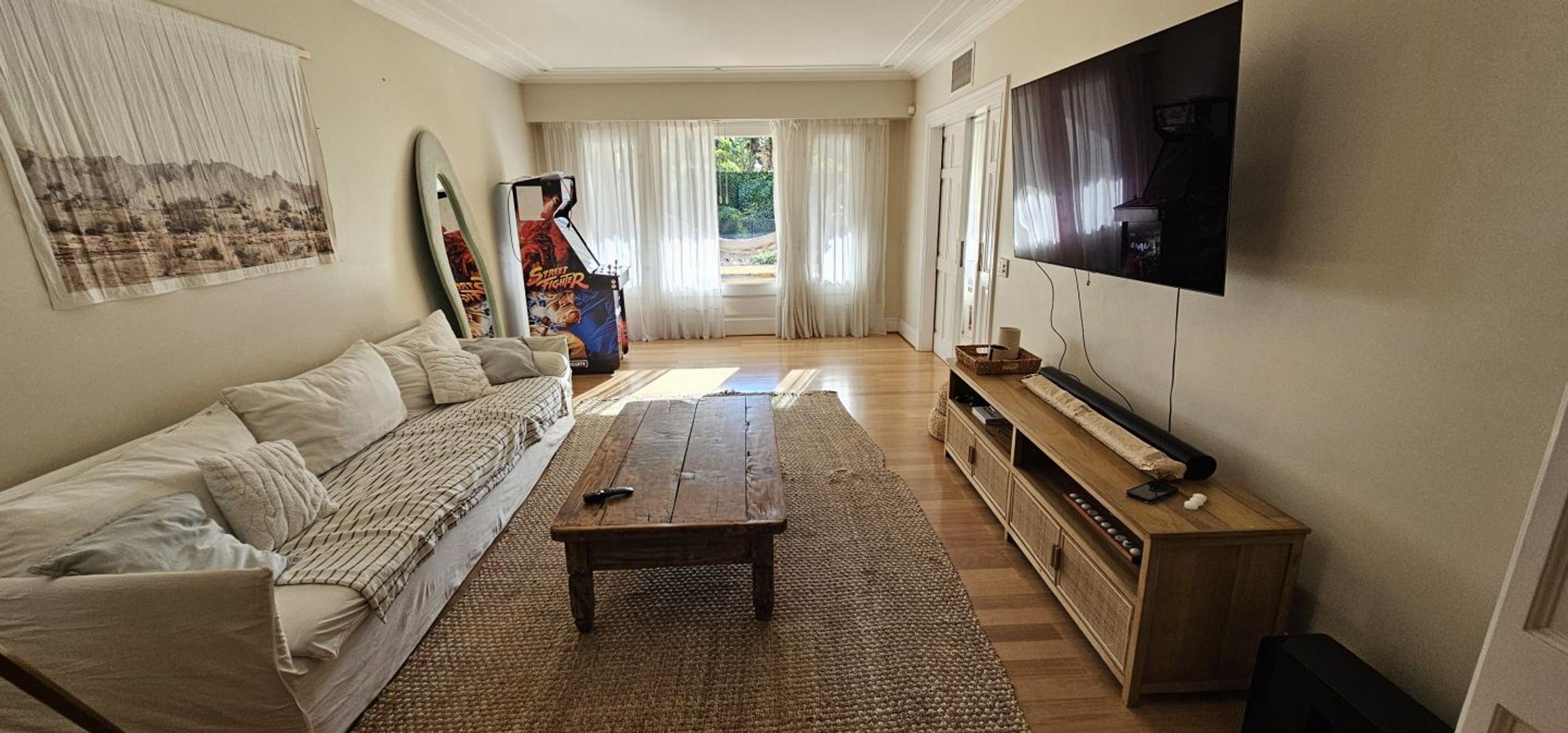 Casa en Alquiler con 1 cochera