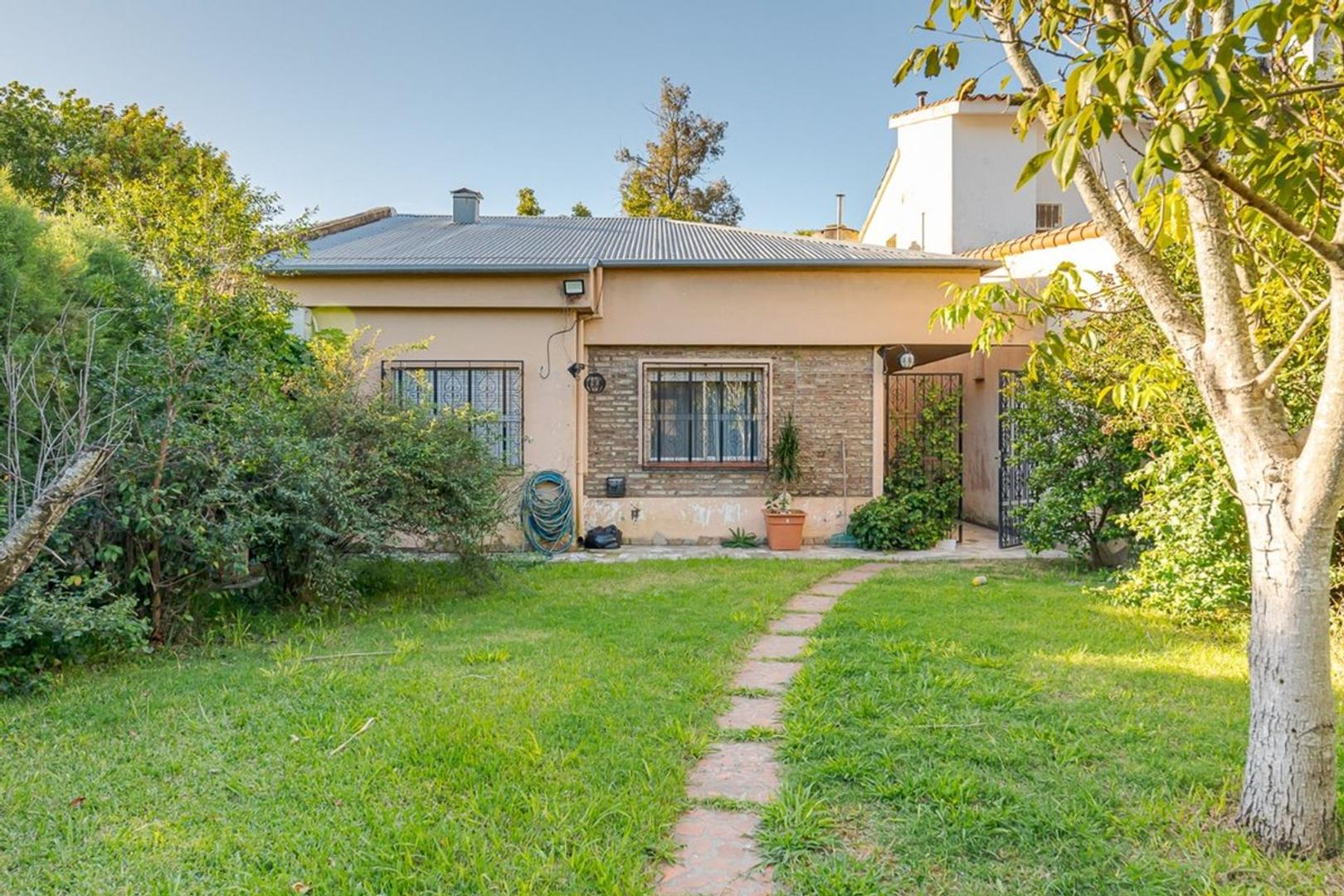 VENTA CASA DOS DORMITORIOS CON JARDIN EN FISHERTON