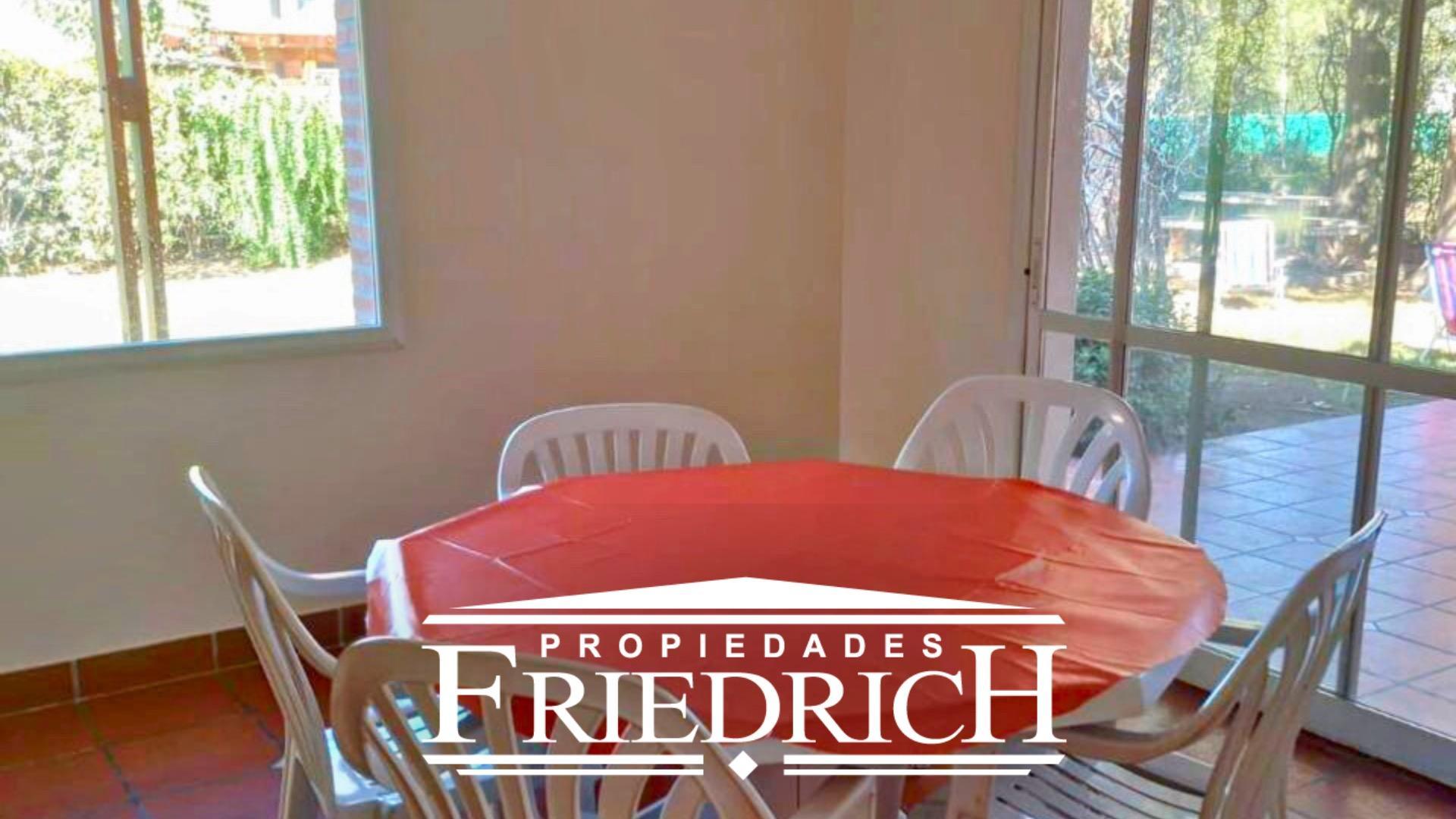 Casa 4 ambientes con 4 baños