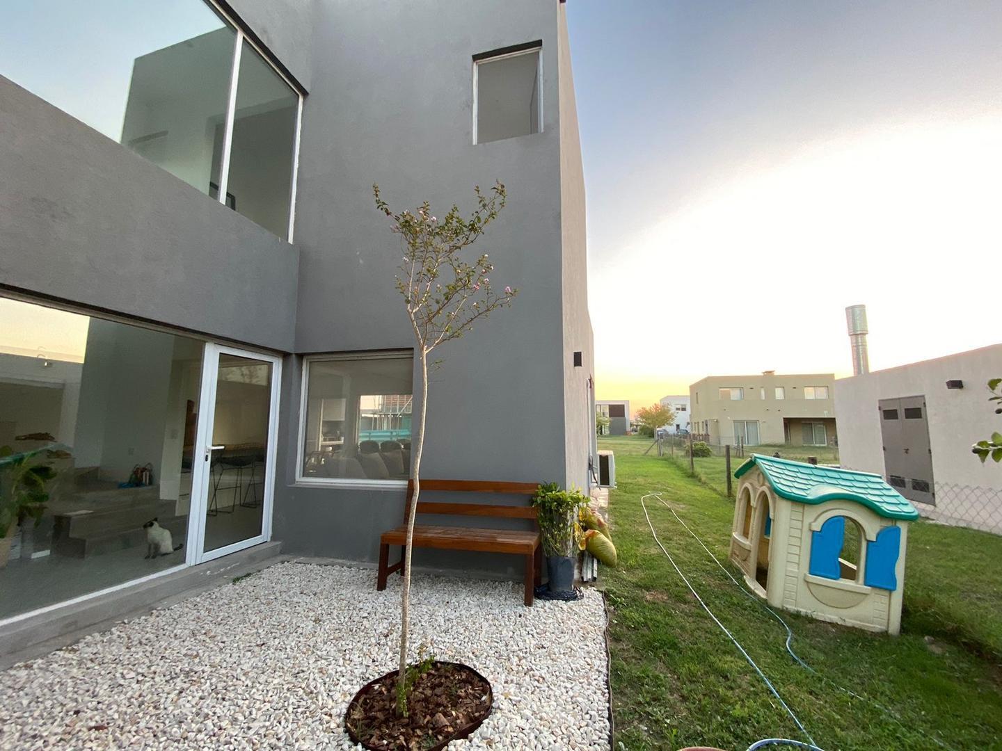 Avenida De Los Lagos  1000