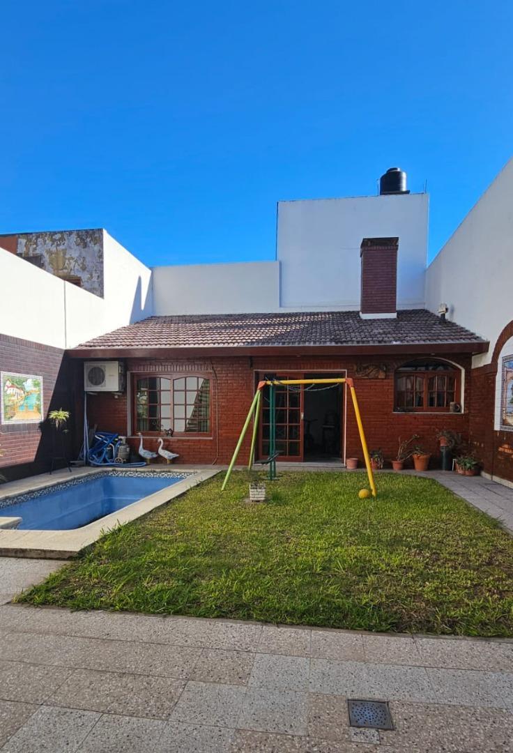 Casa 5 ambientes con 3 baños