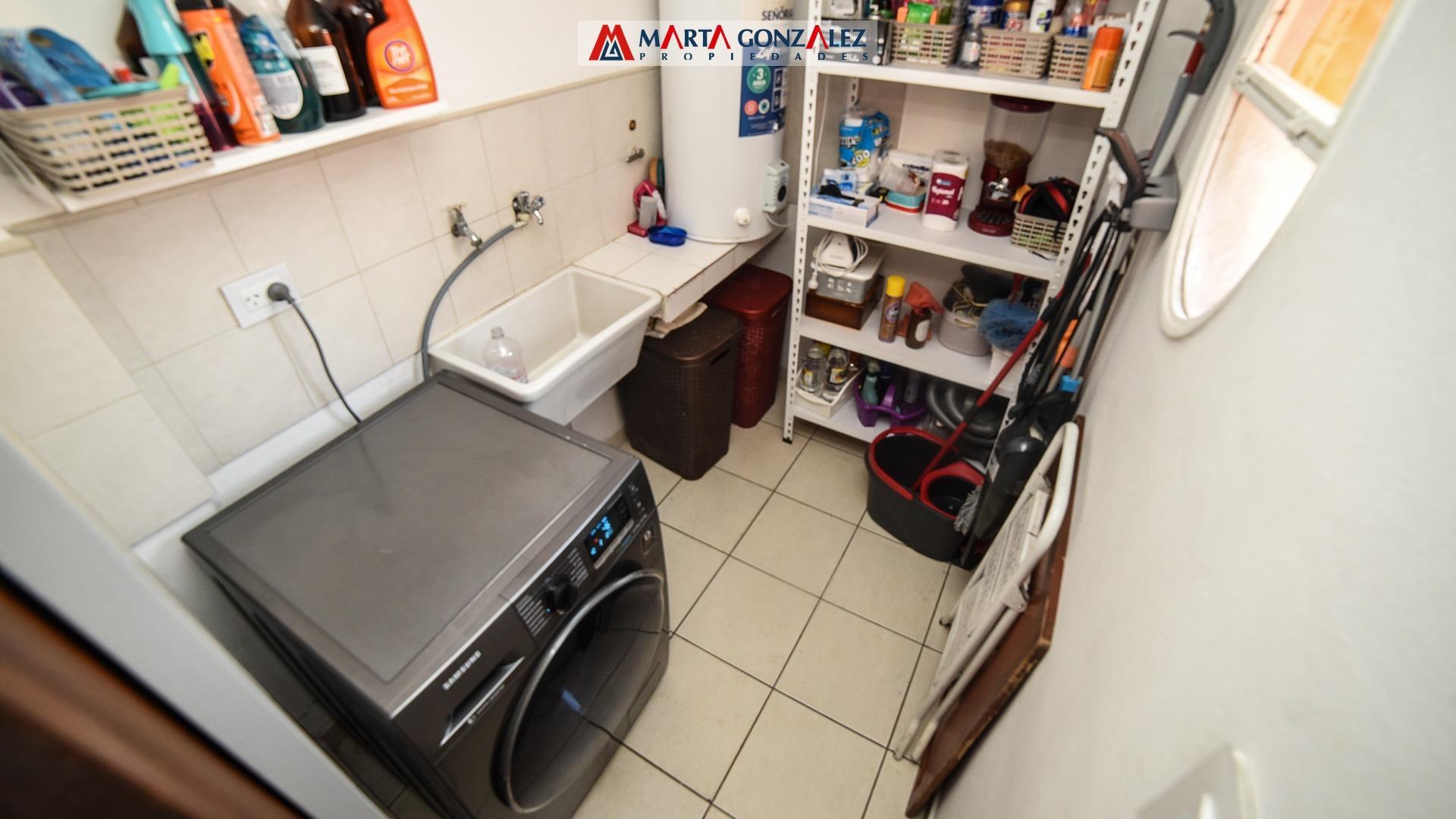 CASA EN VENTA 4 ambientes