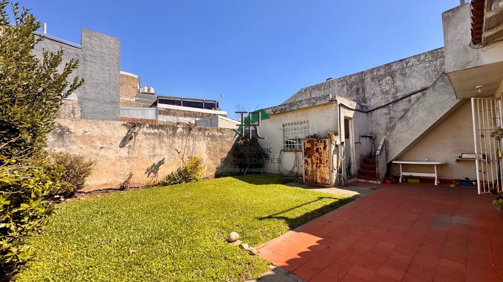 BUEN PH 3 AMBIENTES GARAGE JARDIN TODO PLANTA BAJA