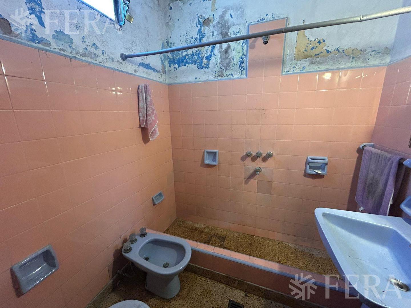 Casa 5 ambientes con 1 baño