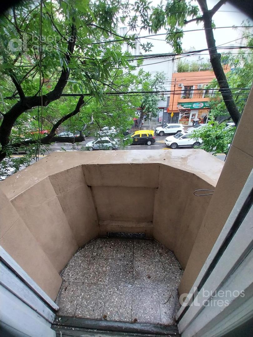 Departamento de 4 ambientes en el barrio de Villa Crespo con balcón en alquiler
