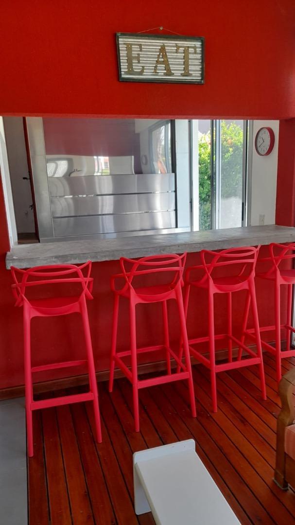 Casa 6 ambientes con 4 baños