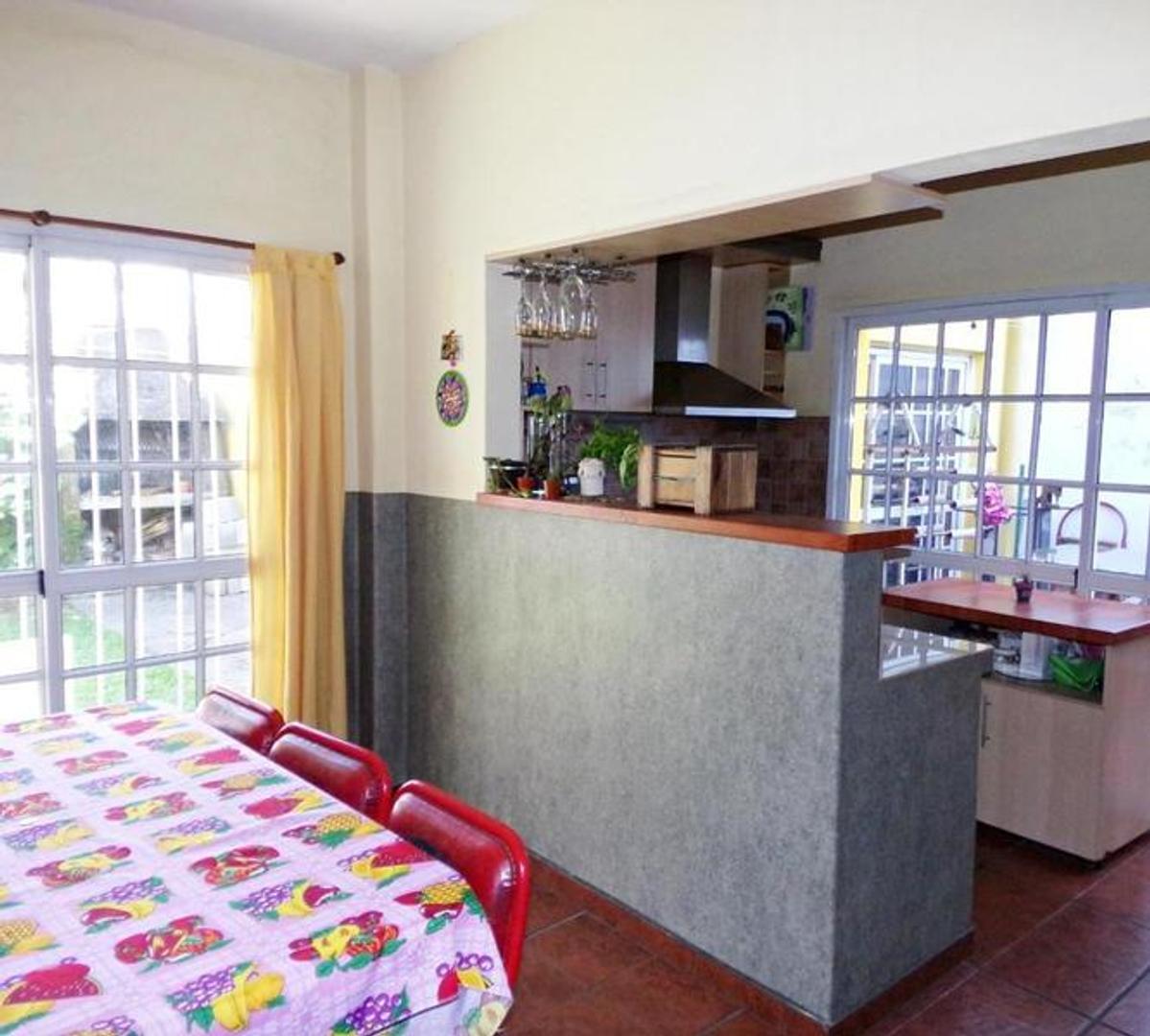 Casa 3 ambientes con 2 baños