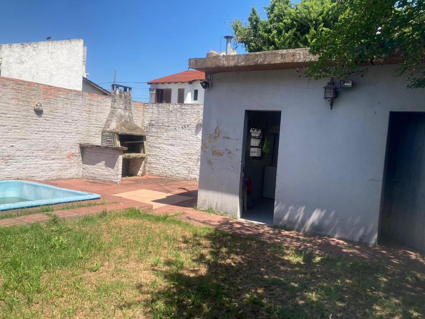 APTO CREDITO- Casa Americana Castelar Norte 3 dormitorios.