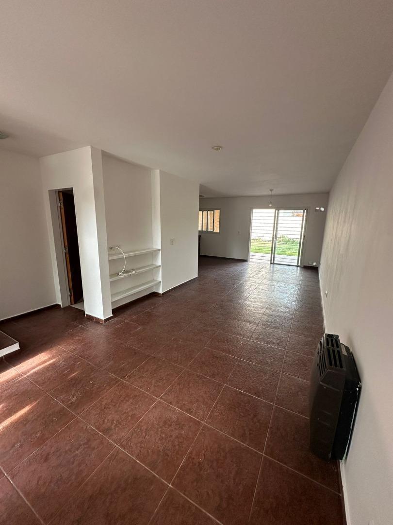 ALQUILO DUPLEX 3 DORM. EN  B° NUEVO URCA