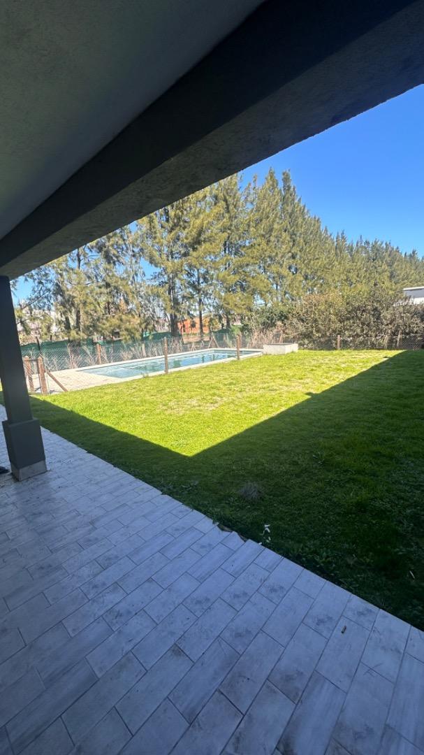 Casa en Venta con 3 cocheras