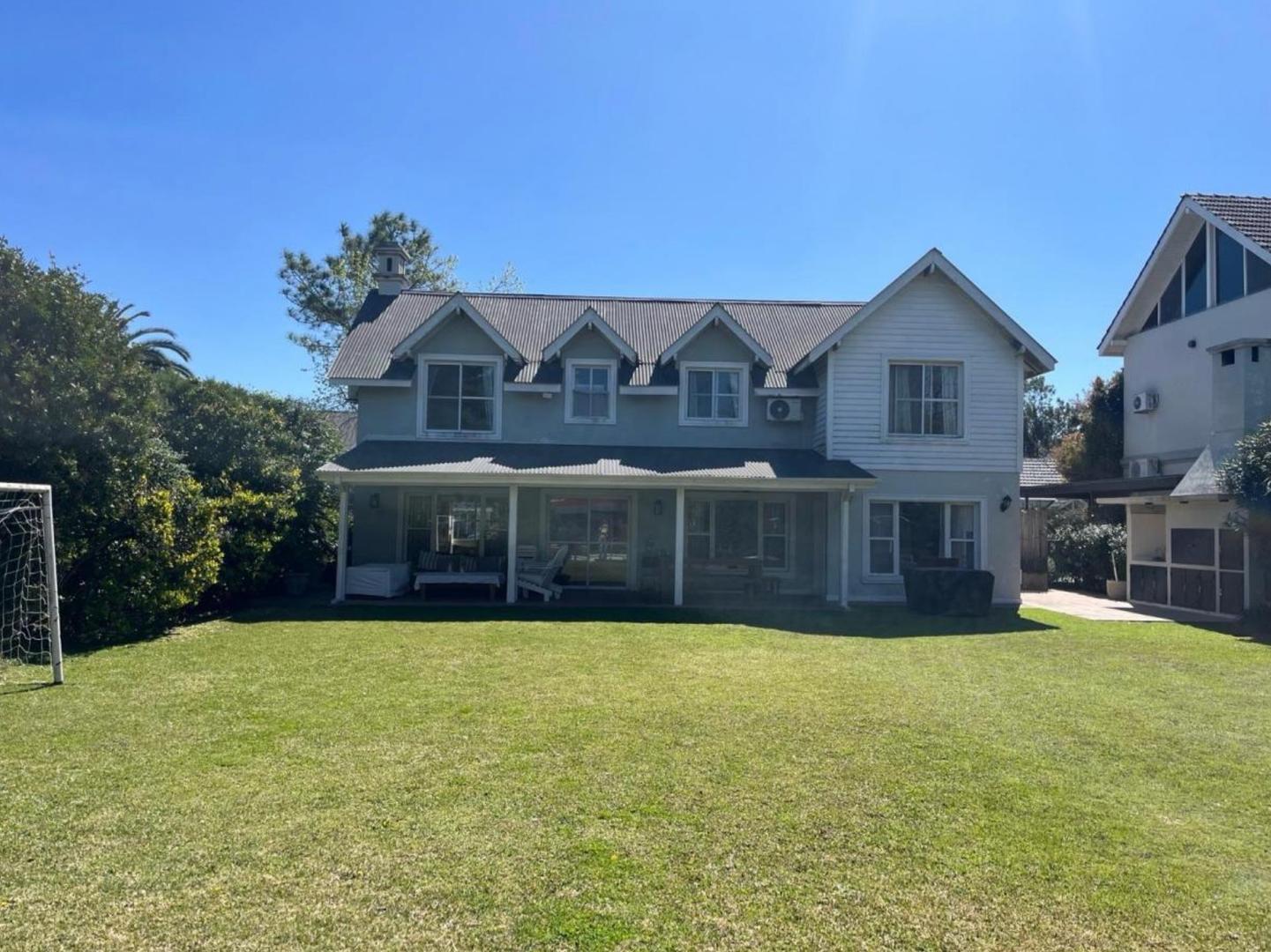 Galapagos, Golf Club Corona 2500