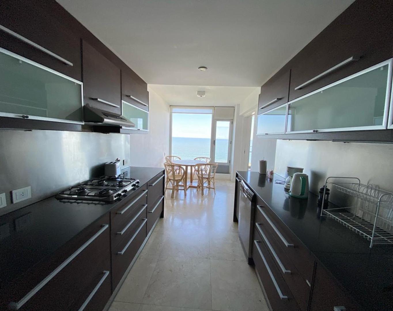 Departamento 5 ambientes con 4 baños